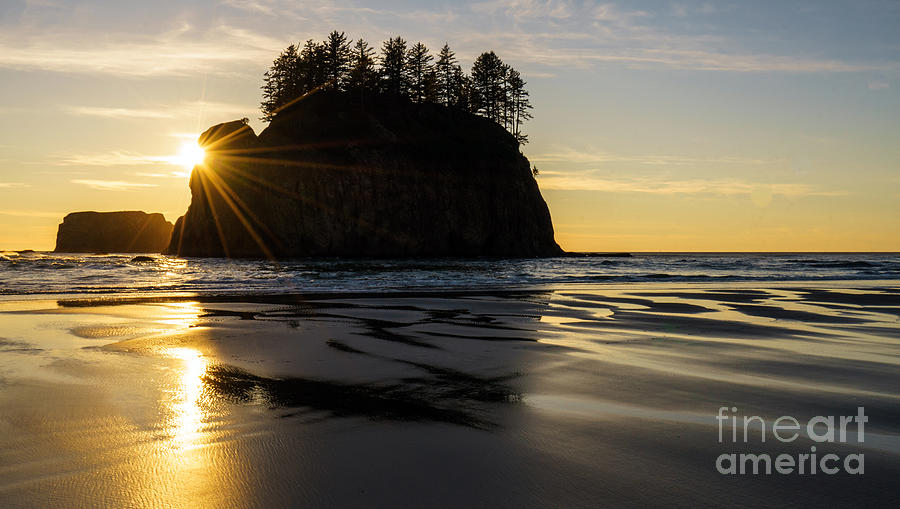 Washington Coast Seastack Sunstar Evening Photograph by Mike Reid