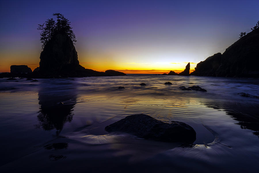 Sunset Photograph - Washington Coast Tides Retreat by Mike Reid
