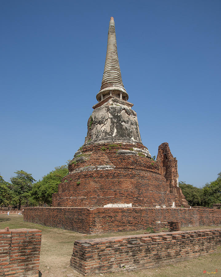 Scenic Photograph - Wat Mahathat Chedi DTHA0238 by Gerry Gantt