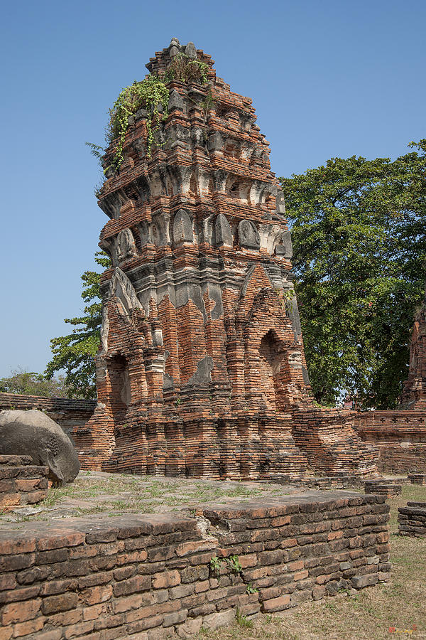 Wat Mahathat Prang DTHA0011 Photograph by Gerry Gantt