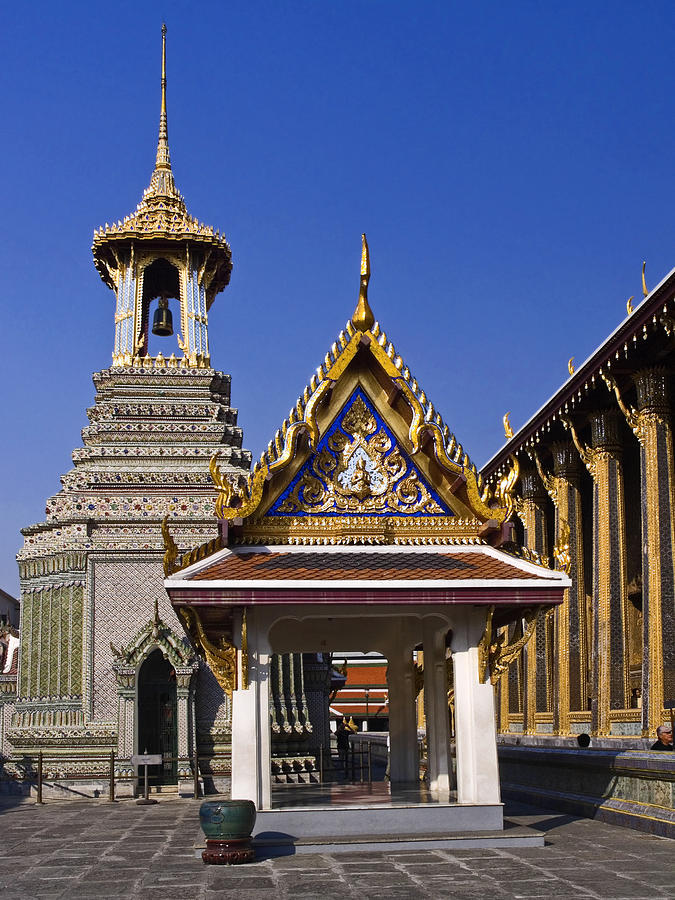 Ched Photograph - Wat Phra Kaew by Sally Weigand