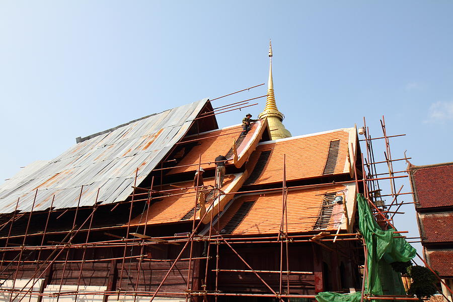Lampang Photograph - Wat Phra That Lampang Luang - Lampang Thailand - 01136 by DC Photographer