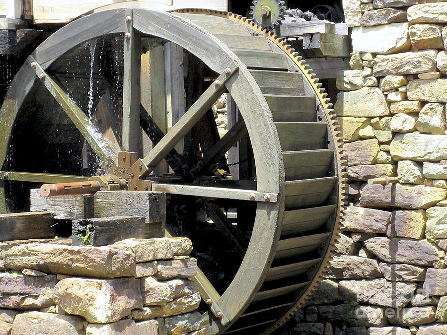 Water Wheel In Nc Photograph by Lynn R Morris