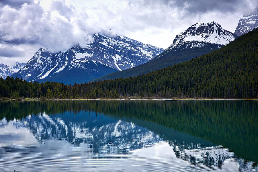 Banff National Park Photograph - Waterfowl Lake #2 by Stuart Litoff