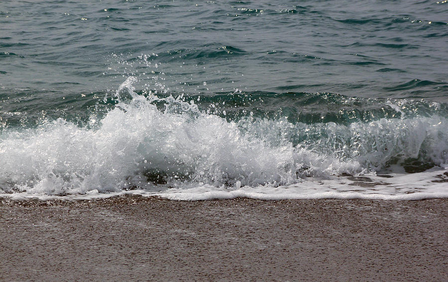 Waves Photograph by Lynn Bolt