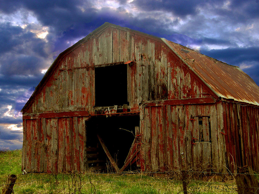 Weathered Red Barn Digital Art by Mary Dreher - Fine Art America