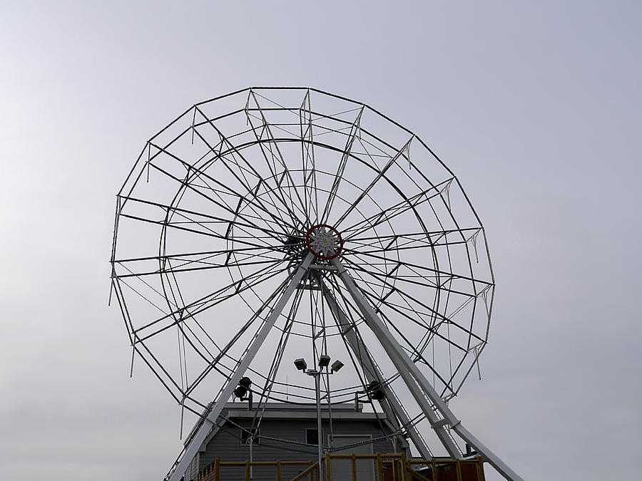 Web Wheel Photograph by Richard Reeve