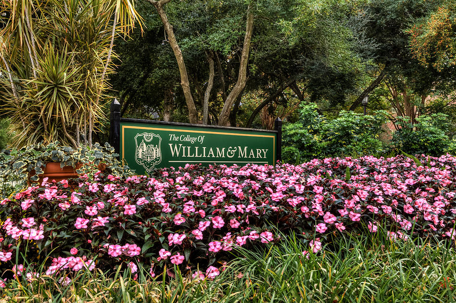 Welcome to the College of William and Mary Photograph by Jerry Gammon