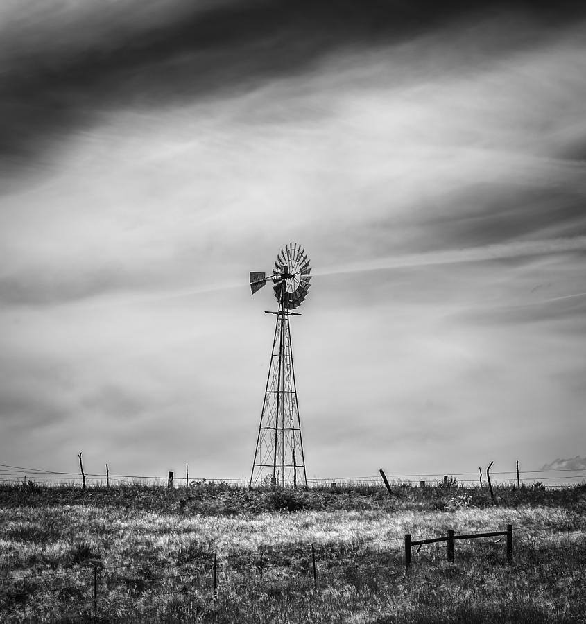 Western Windmill Photograph by Thomas Young