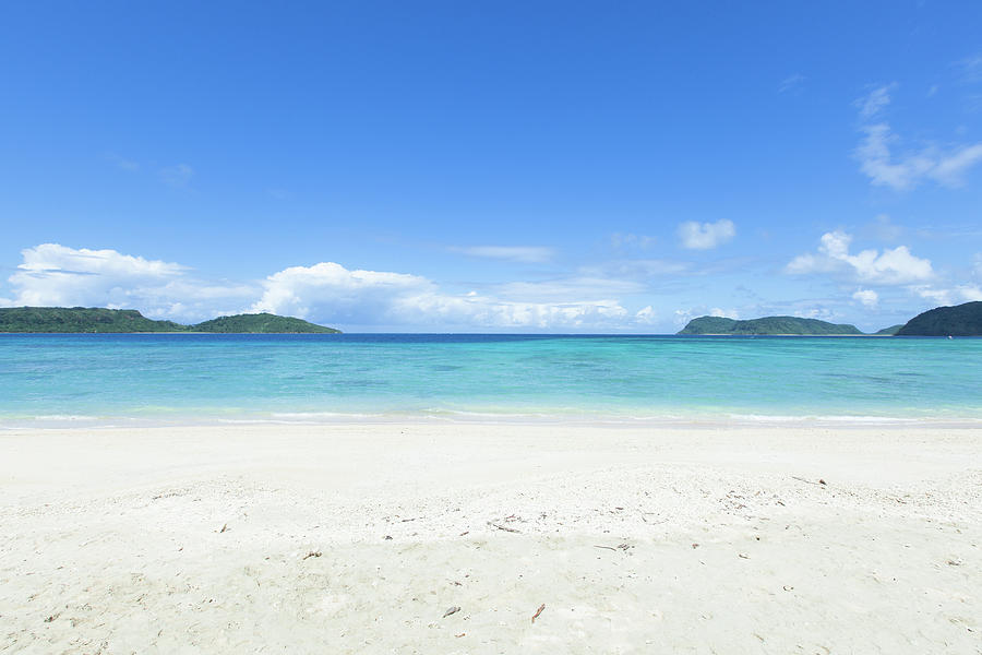 https://images.fineartamerica.com/images-medium-large-5/white-sand-tropical-beach-with-clear-ippei-naoi.jpg