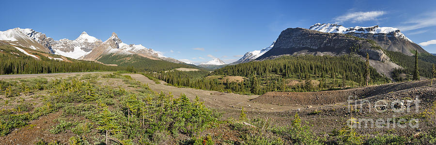 Mountain Photograph - Wide View of the Icefields Valley by Charles Kozierok
