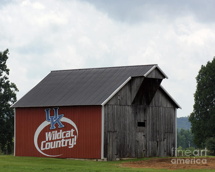 Wildcat Country Barn Photograph by Roger Potts