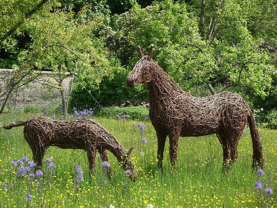 swellegant willow horse