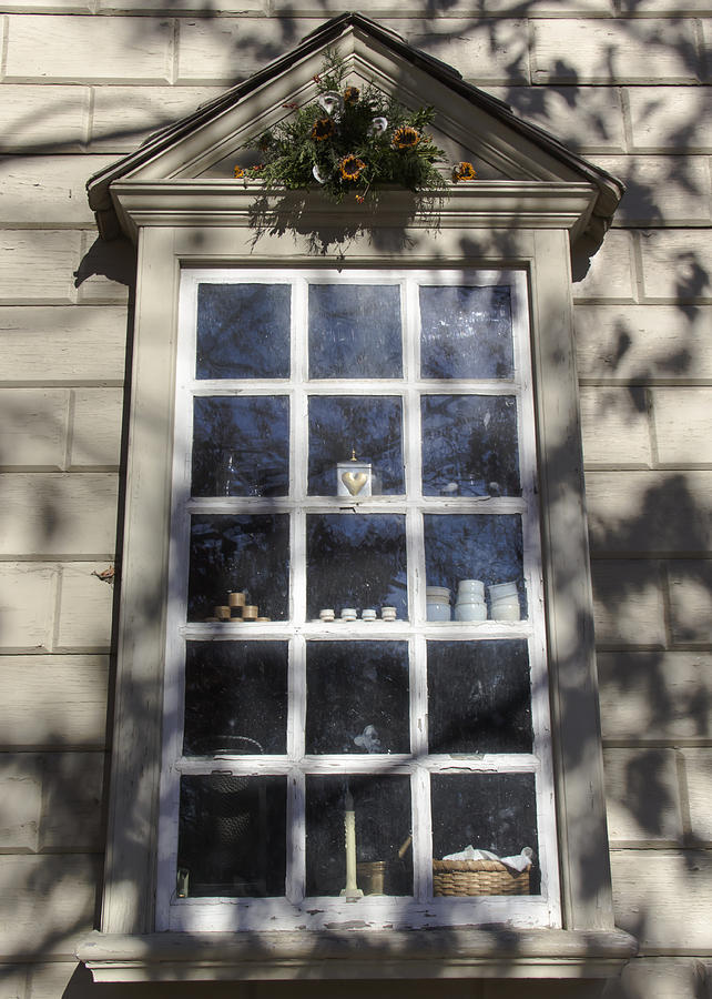 Christmas Photograph - Windows of Williamsburg 07 by Teresa Mucha