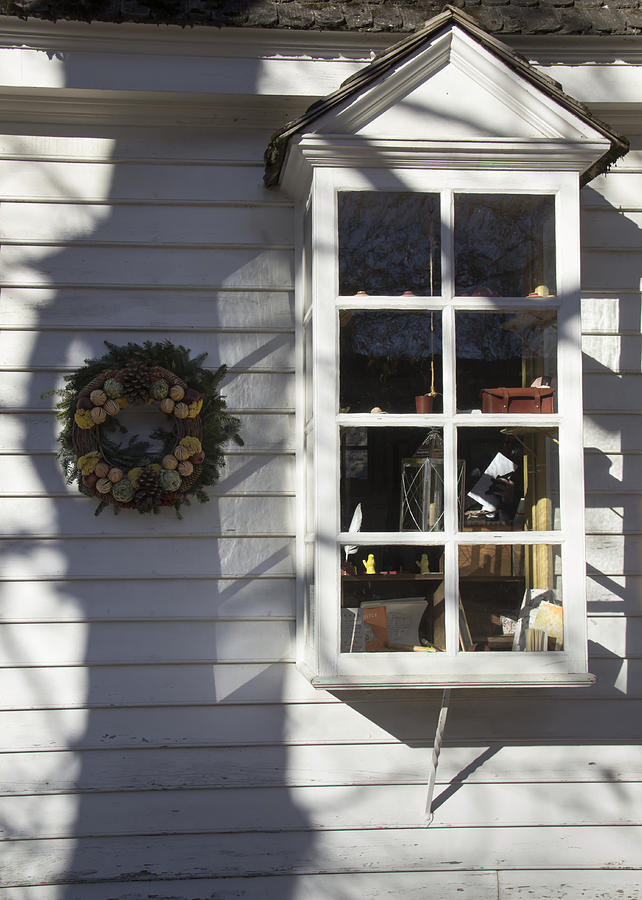 Christmas Photograph - Windows of Williamsburg 13 by Teresa Mucha