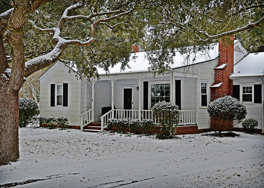 Winter Cottage Photograph by Linda Brown