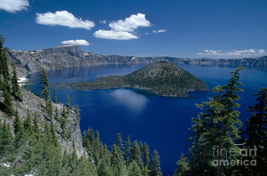 Wizard Island In Crater Lake Photograph by George Ranalli