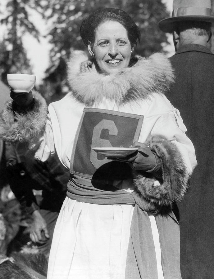 Woman Dog Sled Racer Photograph by Underwood Archives