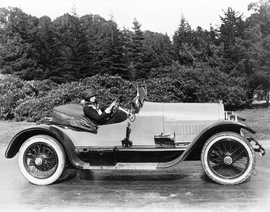 Woman Driving A Stutz Roadster Photograph by Underwood Archives