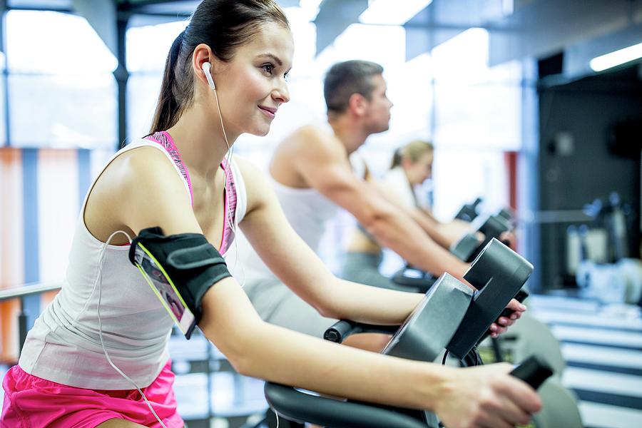 Woman Listening To Music In Gym Photograph by Science Photo Library ...