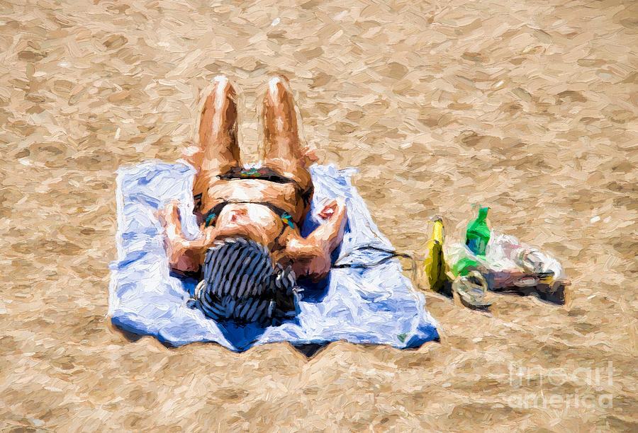 Woman on the beach Photograph by Les Palenik