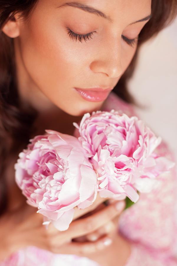 Woman Smelling Flowers Photograph by Ian Hooton/science Photo Library ...