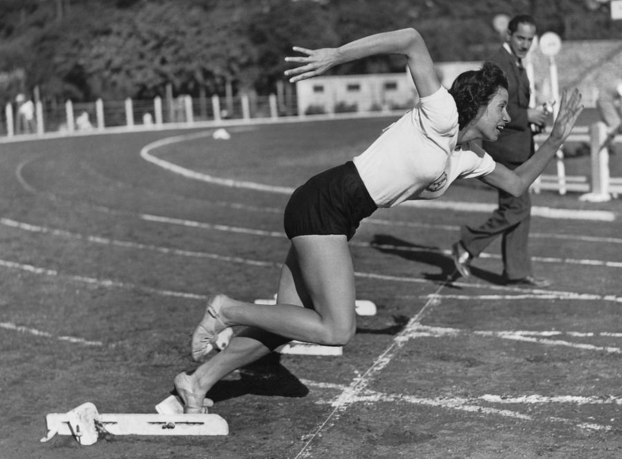 Woman Sprinter Photograph by Underwood Archives