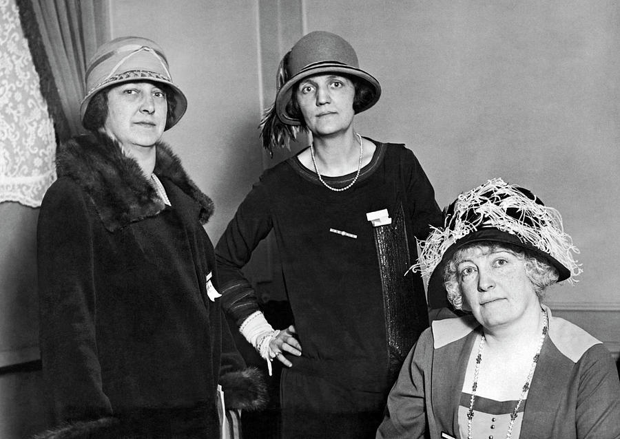Women Bankers Photograph by Underwood Archives