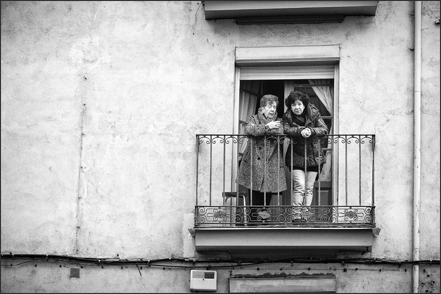 Women in balcony Photograph by Pablo Lopez