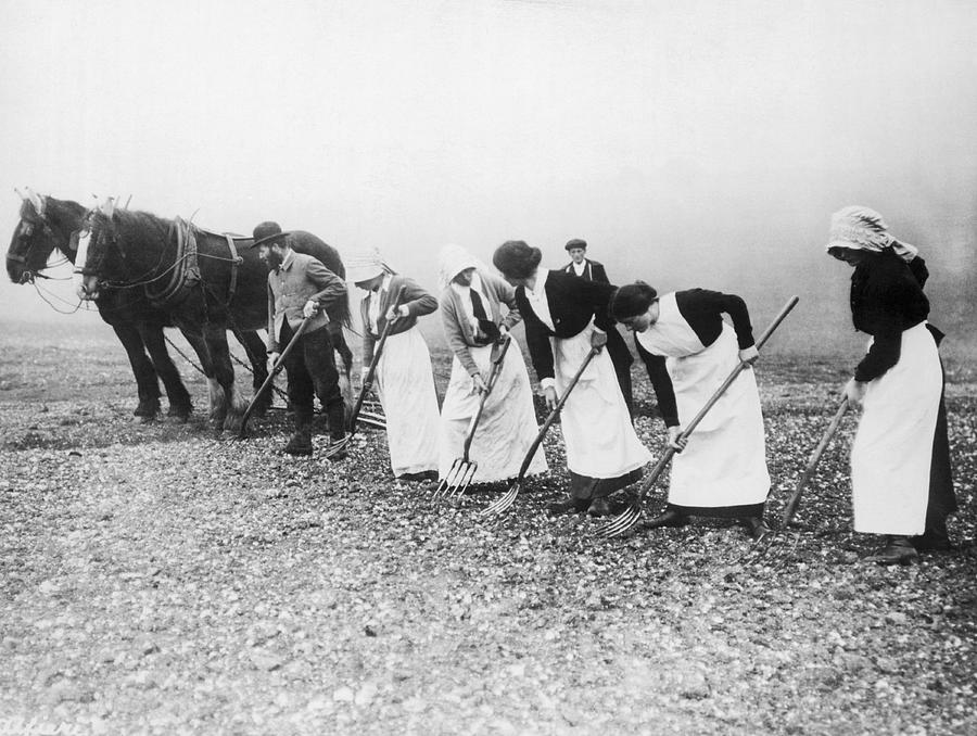 women-learning-farming-photograph-by-underwood-archives