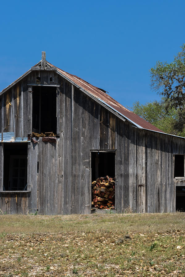 Wooden Barn Doorways Photograph by Ed Gleichman