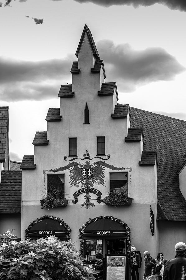 Black And White Photograph - Woodys of Frankenmuth by Sheri Bartoszek