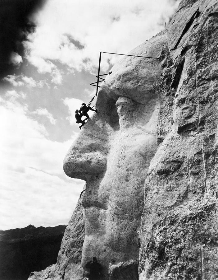 George Washington Photograph - Working On Mt. Rushmore by Underwood Archives
