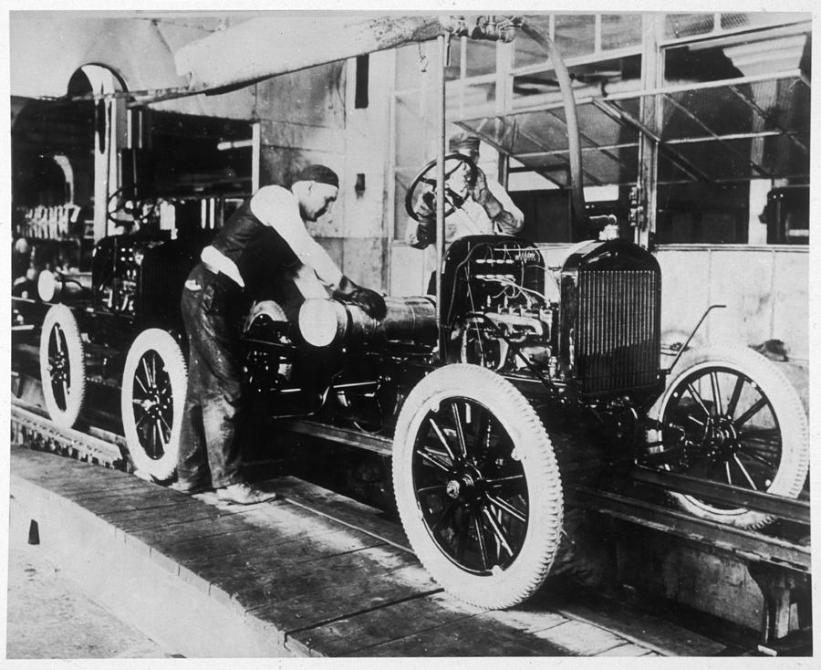 Working On The Ford Assembly Line Photograph By Mary Evans Picture 