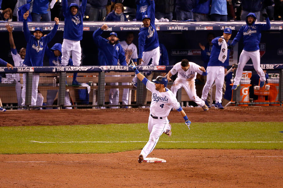 World Series - New York Mets v Kansas City Royals - Game One Photograph by Christian Petersen