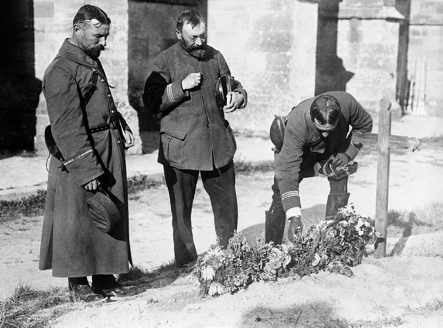 World War I Graves, 1914 Photograph by Granger - Fine Art America