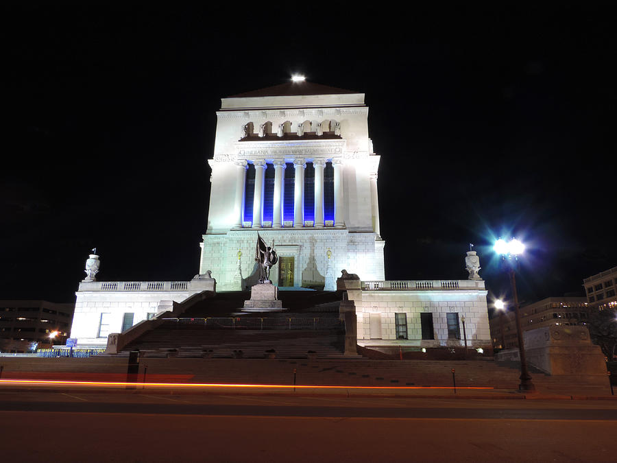 World War Memorial In Indianapolis Photograph By Cityscape Photography ...