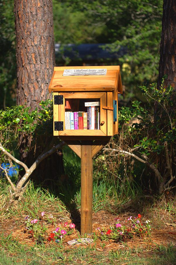Worlds Smallest Library Photograph by Gordon Elwell