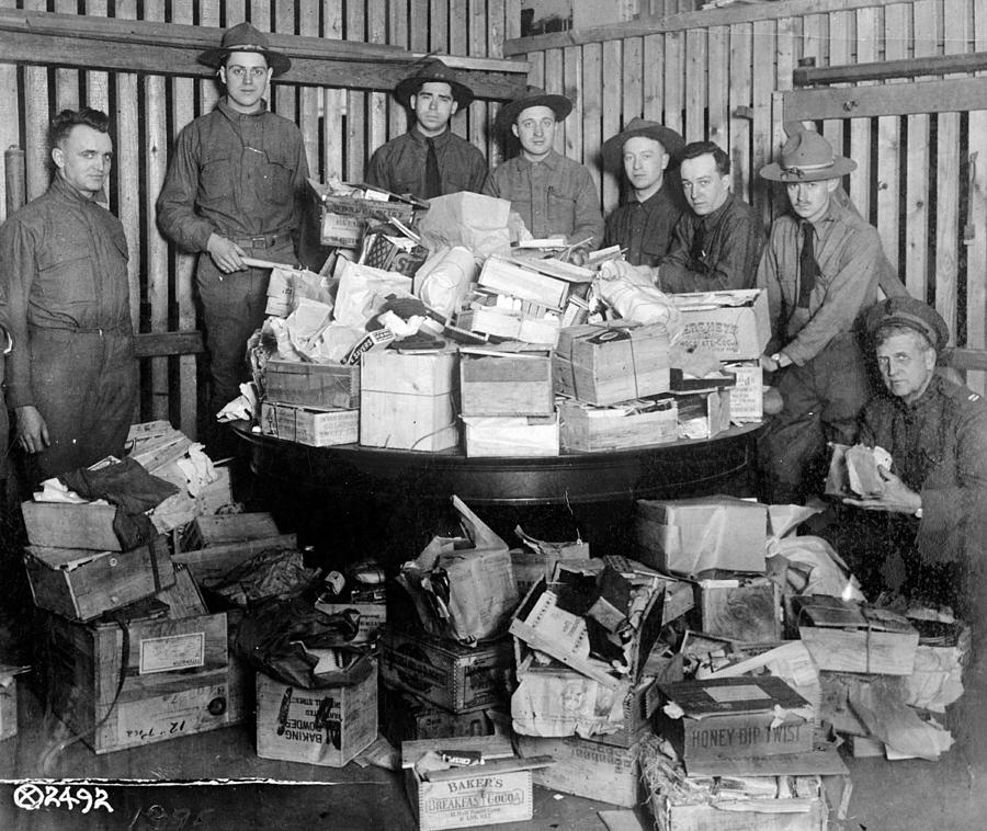 Wwi, Christmas Box Hospital, 1918 Photograph by Science Source