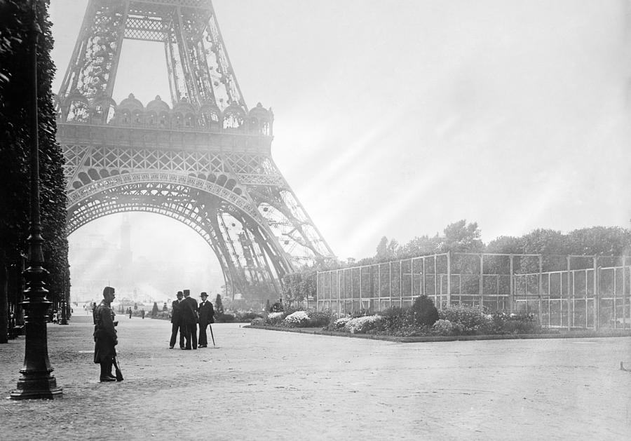 Wwi Eiffel Tower, C1914 Photograph by Granger