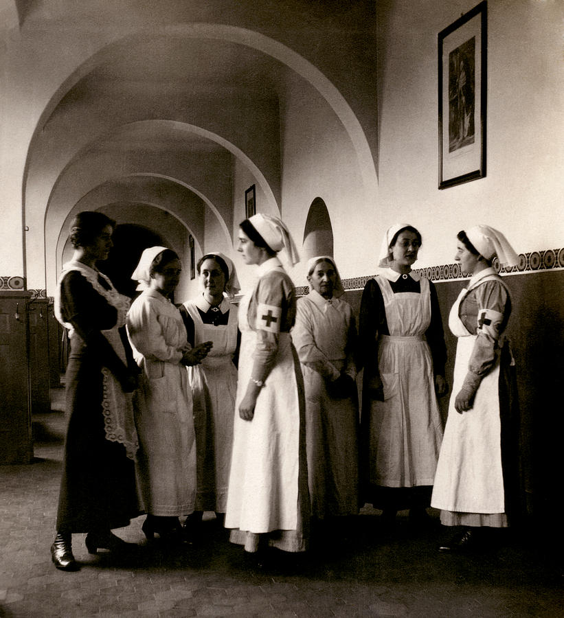 WWI German Red Cross Nurses Photograph by Historic Image