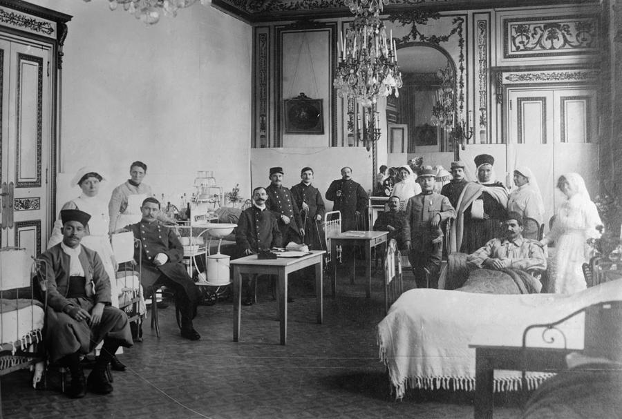 Wwi Hospital, C1914 Photograph by Granger