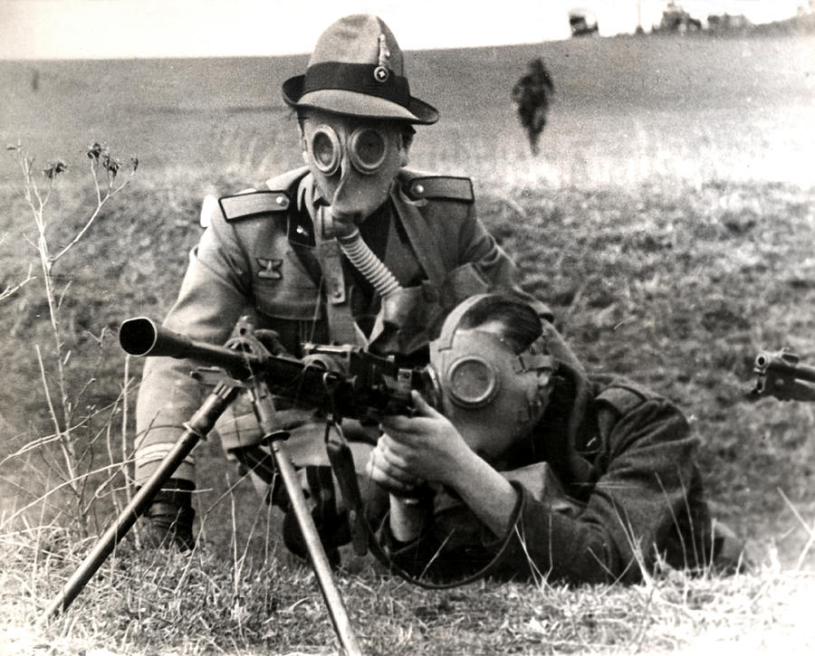 WWII Italian Machine Gun Crew Photograph by Historic Image