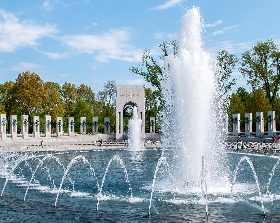 WWII memorial fountain Photograph by William Krumpelman - Fine Art America