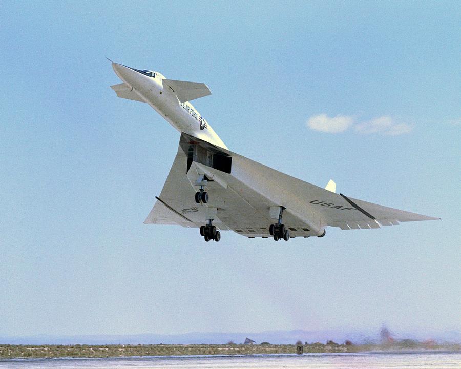 Valkyrie Photograph - XB-70 Valkyrie supersonic aircraft, 1965 by Science Photo Library
