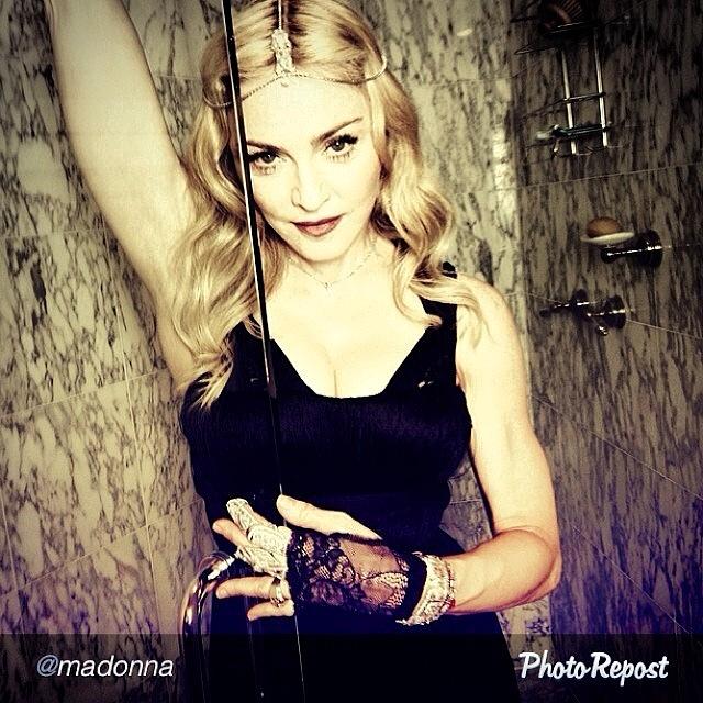 Madonna Photograph - Y Oe Tu Amo Mutio Mutio #madonna by Hector Santos