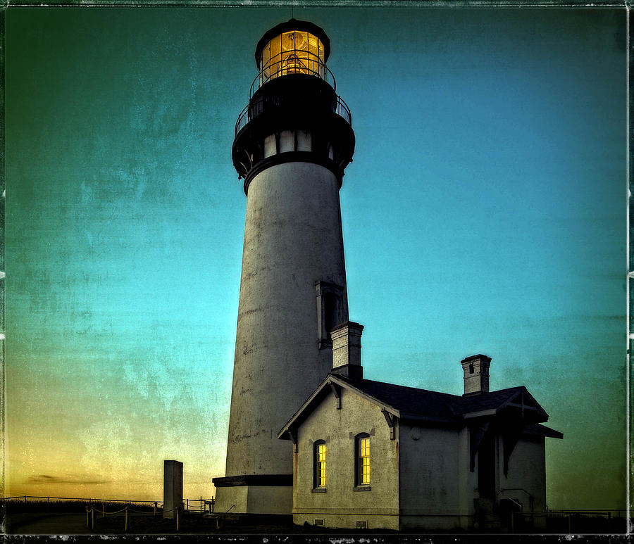 Yaquina Head Lighthouse At Sunset Photograph by Thom Zehrfeld