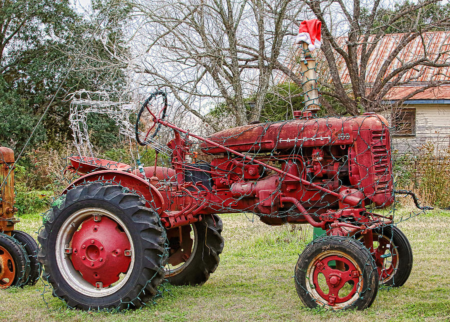 Ye Ol Red Tractor Photograph by Linda Phelps