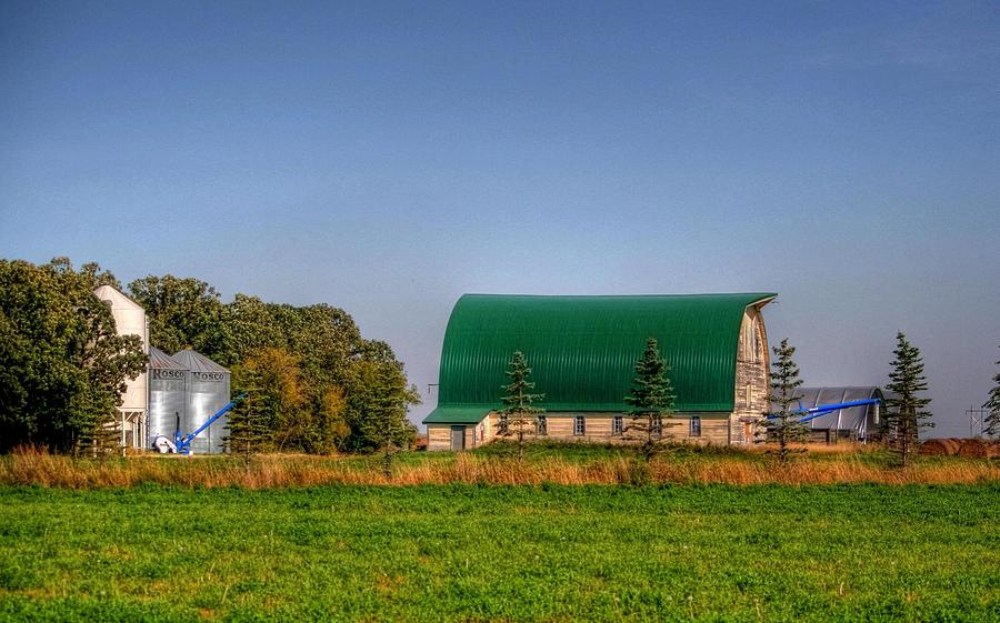 Ye Old Old Green barn Photograph by Larry Trupp