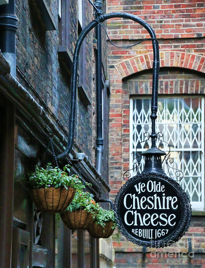 Ye Olde Cheshire Cheese Pub Photograph by Jack Schultz